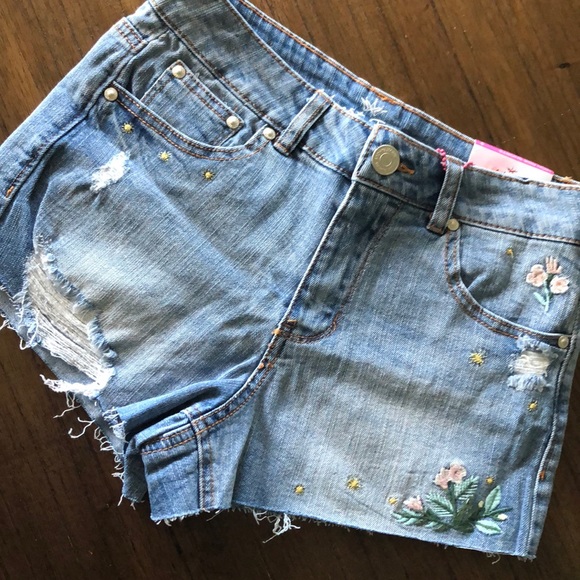 Almost Famous Pants - Almost Famous The Must Have high rise jean shorts